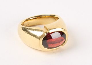 18K Yellow Gold and Oval Garnet Ring