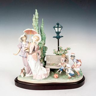 A Stroll In The Park 1001519 - Lladro Porcelain Figurine
