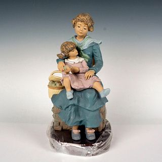 A Treasured Moment 1011774 Ltd. - Lladro Porcelain Figurine