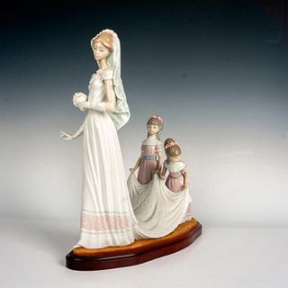 Here Comes The Bride 1001446 - Lladro Porcelain Figurine