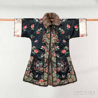 Embroidered and Fur-lined Winter Surcoat 刺繡皮草襖
