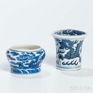 Two Blue and White Porcelain Items青花小瓶兩件