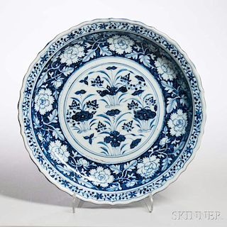 Large Blue and White Charger 青花花卉紋賞盤