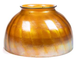 AMERICAN GOLDEN IRIDESCENT DOMED ART GLASS LAMP SHADE