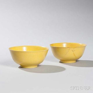 Near Pair of Yellow-glazed Bowls 黃釉碗一對