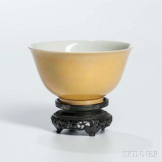 Yellow-glazed Bowl 黃釉小碗一組