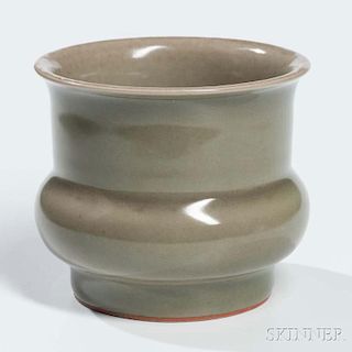 Celadon-glazed Vessel 青瓷渣斗