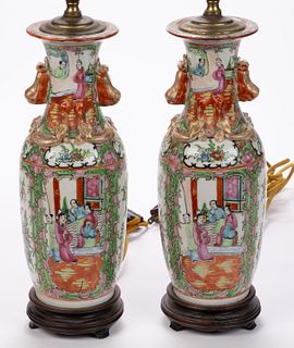 CHINESE EXPORT PORCELAIN FAMILLE ROSE / ROSE MEDALLION VASE PAIR OF ELECTRIC TABLE LAMPS 
