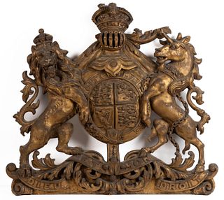 UNITED KINGDOM ROYAL COAT OF ARMS CARVED AND GILDED WOOD LARGE PLAQUE