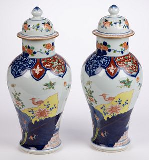 CHINESE EXPORT PORCELAIN PAIR OF COVERED URNS