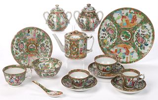CHINESE EXPORT FAMILLE ROSE / ROSE MEDALLION PORCELAIN TEA AND TABLE ARTICLES, LOT OF 14