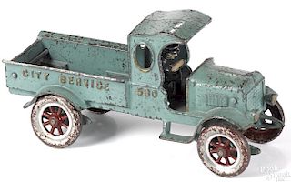 Kenton cast iron City Service 560 pickup truck, scarce early style, with a painted driver