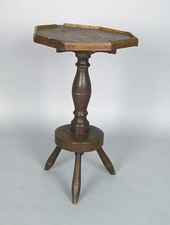 Pennsylvania walnut candlestand, 18th c., with anc