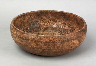 American carved round burl bowl, late 18th/early 1
