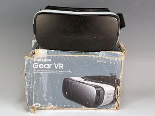 SAMSUNG OCULUS GEAR VR VIRTUAL REALITY GOGGLES WITH BOX