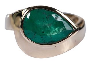 14kt. Pear Shape Emerald Ring