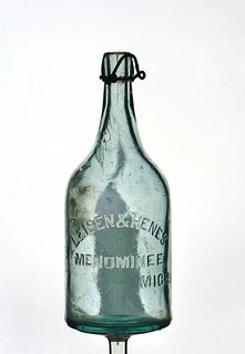 1885 Leisen & Henes Brewing Company Beer 32oz One Quart Embossed Bottle Menominee Michigan