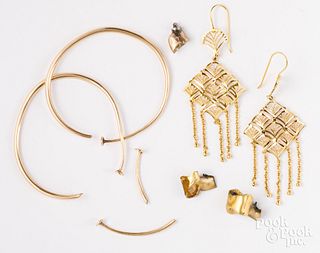 Pair of 22-24K gold earrings, etc.