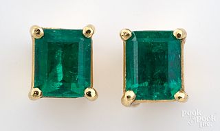 Pair of 18K yellow gold and emerald earrings