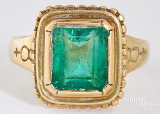 18K yellow gold and emerald ring