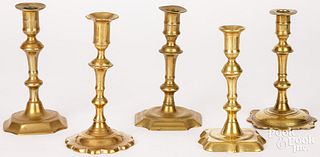 Five Queen Anne brass candlesticks, mid 18th c.