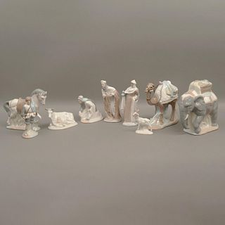 LOS TRES REYES MAGOS ESPAÑA  SIGLO XX Elaborados en porcelana policromada Sellados Mirmasu Acabado brillante Consta de 3...