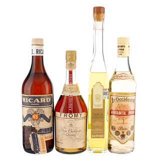Lote de Aguardiente, Cognac y Licor. Condes de Albarei. En presentaciones de 500 ml., 750 ml. y 1 Lt. Total de piezas: 4.