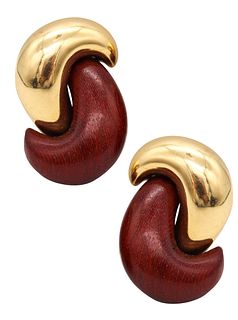 Italian 1970 Modernist Clip Earrings In 18K Gold With Rose Woo