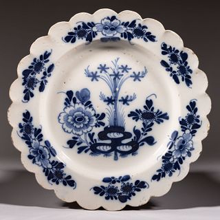 ENGLISH DELFT TIN-GLAZED EARTHENWARE CHARGER
