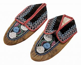 Pair Native American Beaded Moccasins