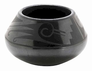 Santana Black-on-Black Vase