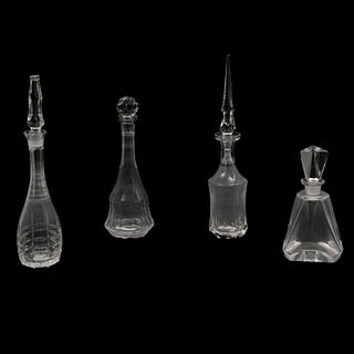 LOTE DE LICORERAS ORIGEN EUROPEO SIGLO XX Elaboradas en cristal transparentes Diseños orgánicos Detalles de conservación y...