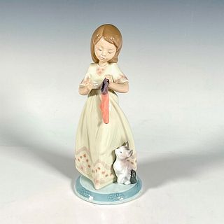 A Stocking For Kitty 1006669 - Lladro Porcelain Figurine