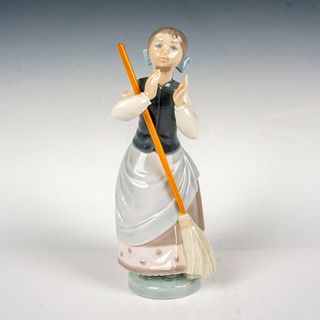 Clean Sweep 1005025 - Lladro Porcelain Figurine