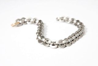 A modern platinum circle chain link bracelet