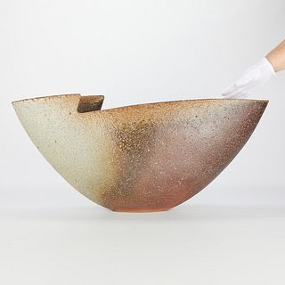 Large Ryuichi Kakurezaki Bizen Pottery Vessel