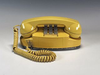 VINTAGE WESTERN ELECTRIC PRINCESS TELEPHONE