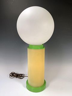 STREET LIGHT STYLE LAMP WITH LIGHT UP BASE