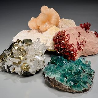 Group (4) Mineral specimens