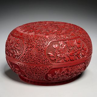 Fine Chinese carved cinnabar box and cover