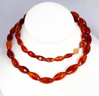 A Vintage Graduated Amber Necklace 14K Clasp