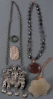 A GROUP OF CHINESE CARVED JADE JEWELRY