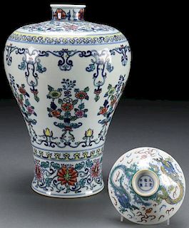 A CHINESE PORCELAIN WUCAI STYLE VASE AND BOWL