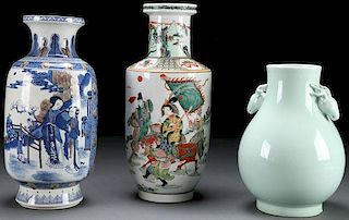 A GROUP OF THREE CHINESE PORCELAIN VASES
