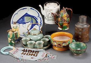 A COLLECTION OF CHINESE DECORATIVE ARTICLES