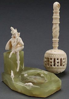 A PAIR OF EUROPEAN CARVED IVORIES, EARLY 20TH C