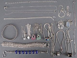 A COLLECTION OF STERLING SILVER JEWELRY