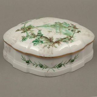 ALHAJERO FRANCIA SIGLO XX Elaborado en porcelana  Sellado Limoges Decoración floral y vegetal en tonos verdes Detalles d...