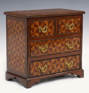 MINIATURE CHEST OF DRAWERS FORM TABLE BOX