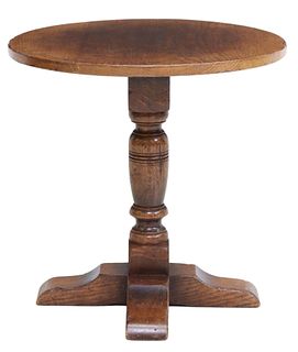 TITCHMARSH & GOODWIN (ATTRIB) SMALL OAK SIDE TABLE